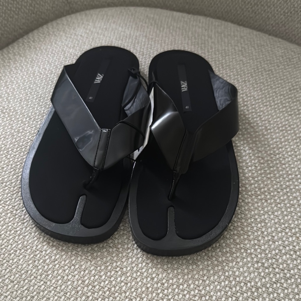 Zara Black Flip Flop Sandals